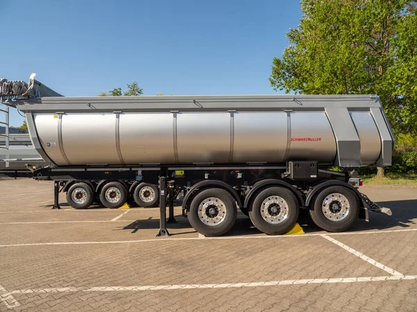 Berlin, Almanya, 09 Mayıs 2022, otoparktaki karavan. Almanya Berlin.