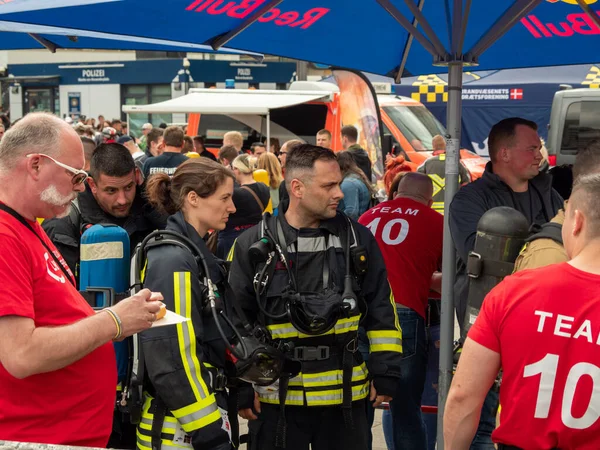 Almanya, Berlin 05 / 14 / 2022. 10. Berlin Yangın Merdivenleri. Koşan itfaiyeciler.