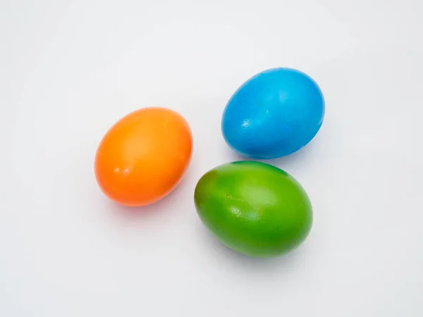 Gekleurde Eieren Een Witte Achtergrond Kippeneieren — Stockfoto