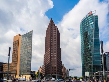 BERLIN, GERMANY - 21 Mayıs 2022; Mimari kent binaları ultra modern mimari yüksek binalar Potsdamer Platz, modern şehir meydanı 21 Mayıs 2022 Berlin Almanya