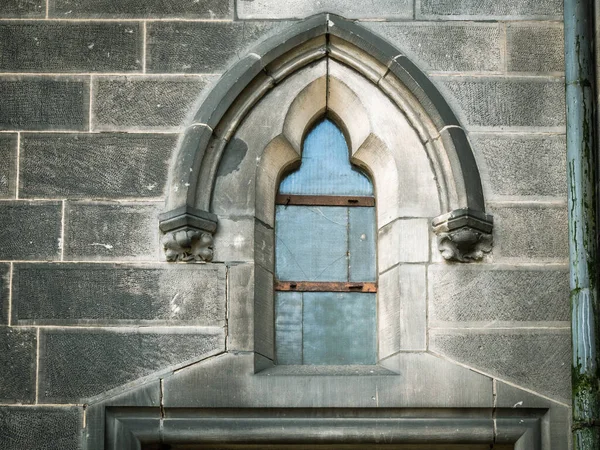 South Star 'daki kilisenin eski pencereleri. Berlin 'deki eski kilise..