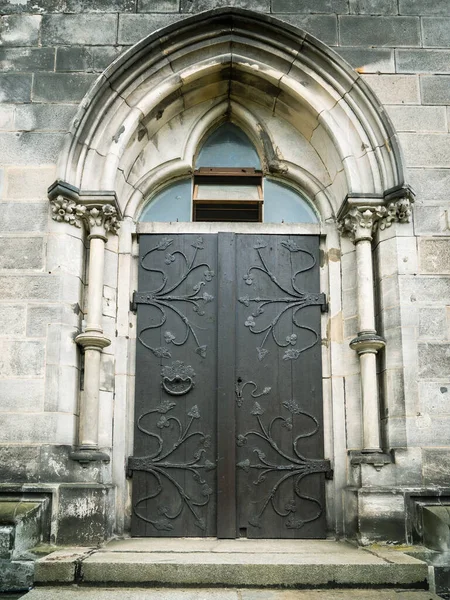 Güney Yıldızı 'ndaki kilisenin eski kapıları. Berlin 'deki eski kilise..