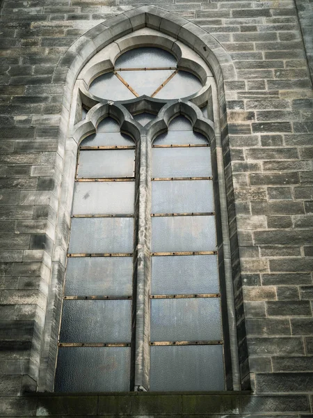 South Star 'daki kilisenin eski pencereleri. Berlin 'deki eski kilise..