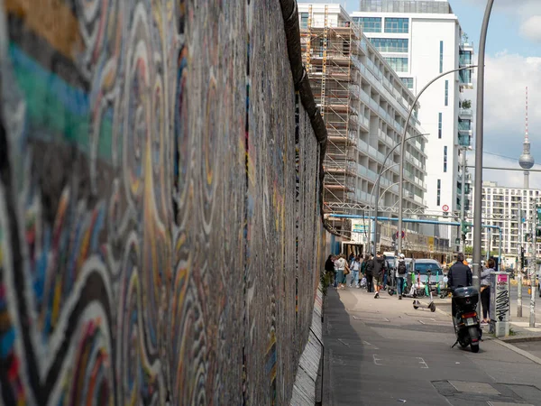 Berlín Německo Června2022 Součástí Původní Berlínské Zdi Slavný Památník Spoustou — Stock fotografie