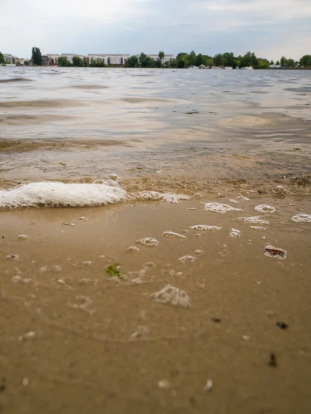 Eau Sur Rivage Sablonneux Gros Plan — Photo