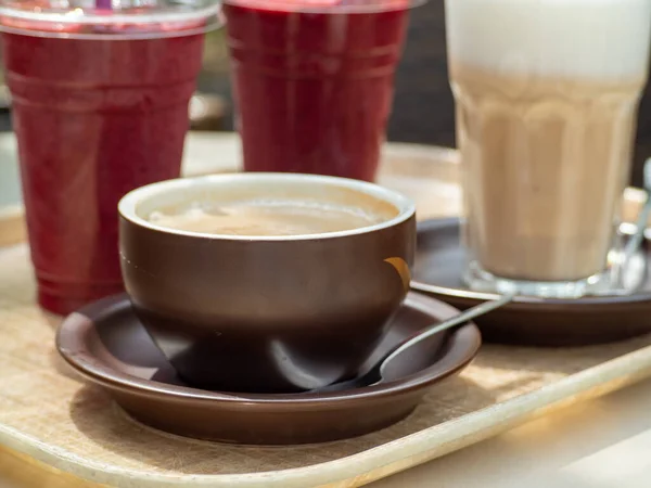 Kaffee Cappuccino Und Smoothies Auf Einem Tisch Einem Café Frucht — Stockfoto