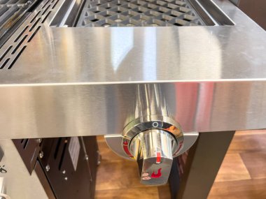 Gaz ızgarası. Izgara ızgarası. Metal ızgara. Ateş gücü düzenleyicisi.