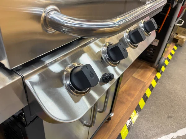 Gaz ızgarası. Izgara ızgarası. Metal ızgara. Ateş gücü düzenleyicisi.