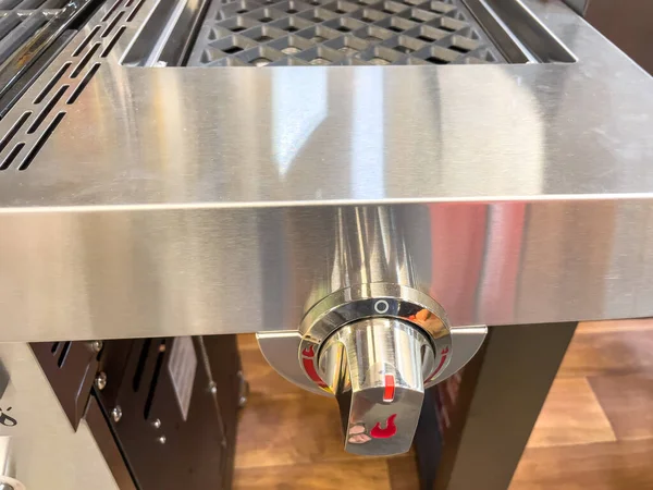 Gaz ızgarası. Izgara ızgarası. Metal ızgara. Ateş gücü düzenleyicisi.