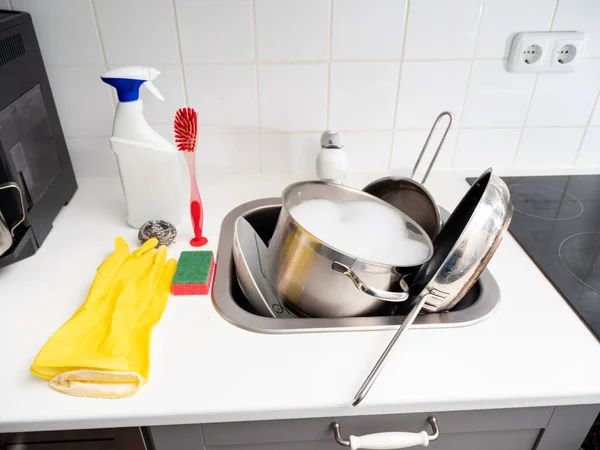 Washing Dishes While Cleaning House Kitchen Cleaning Dirty Dishes — 图库照片