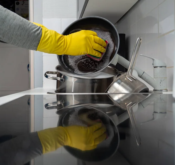 Washing Dishes While Cleaning House Kitchen Cleaning Dirty Dishes — Stock Fotó