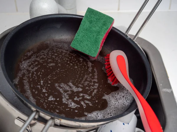 Lavar Los Platos Mientras Limpia Casa Limpieza Cocina Platos Sucios —  Fotos de Stock