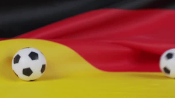 Alman Bayrağında Futbol Topları — Stok video