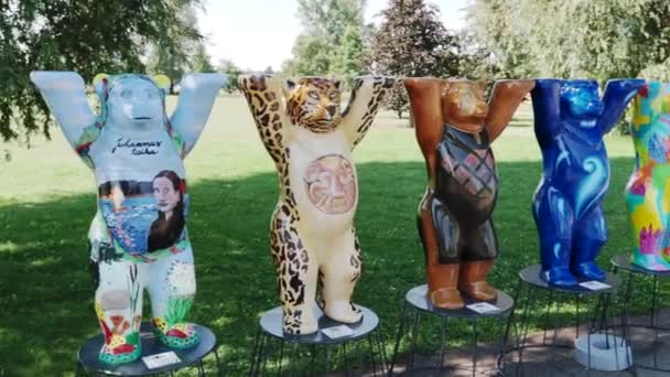 Berlin Germany July 2022 Garten Der Welt United Buddy Bears — Stockvideo