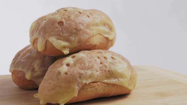 Bun Cheese Rotating Cheese Buns Freshly Baked Cheese Buns — Vídeo de Stock