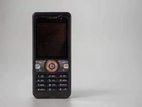 Старий Кнопка Мобільного Телефону Зламаний Телефон Телефон Сірому Фоні — стокове фото