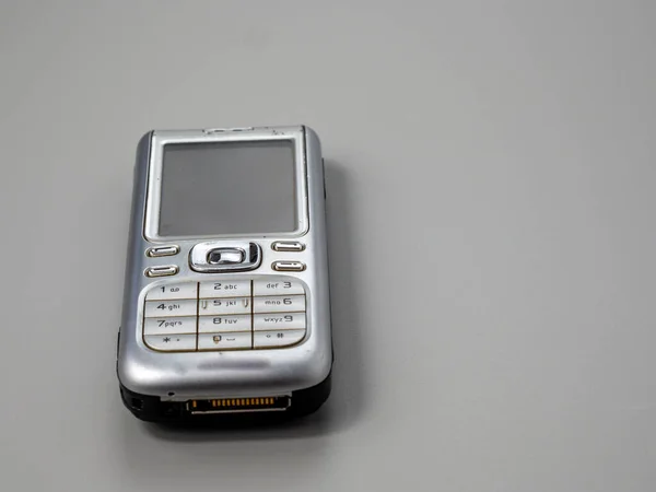Old Push Button Mobile Phone Broken Phone Phone Gray Background —  Fotos de Stock