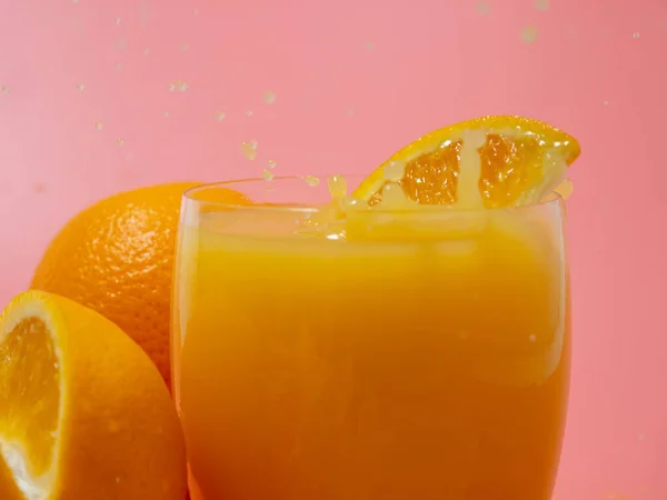 Orange Orange Slice Orange Juice Splashing Orange Pink Background Orange — Stock Fotó
