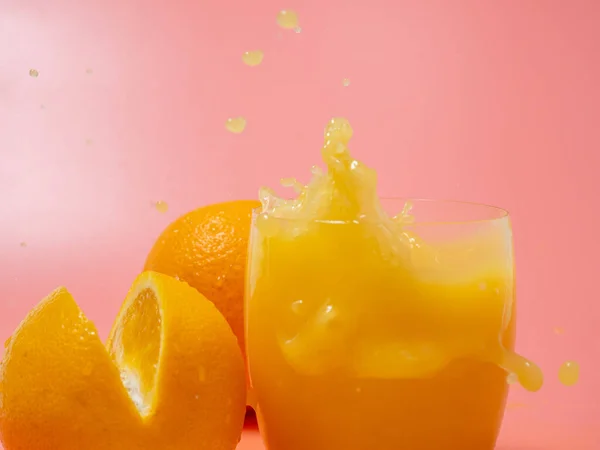Orange Orange Slice Orange Juice Splashing Orange Pink Background Orange — 스톡 사진