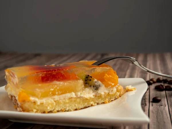 おいしいフルーツケーキ デザート用の甘いフルーツケーキ — ストック写真