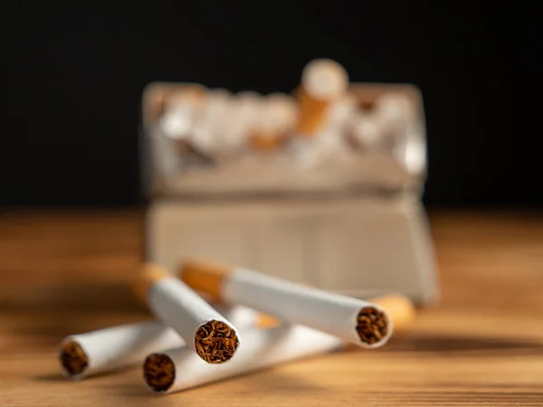 Τσιγάρα Ξύλινο Φόντο Κάπνισμα Καταστρέφει Τους Πνεύμονες Και Σκοτώνει Κοντινό — Φωτογραφία Αρχείου