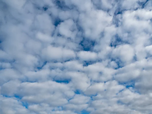Mooie Grote Wolken Aan Blauwe Hemel Wolkenachtergrond — Stockfoto