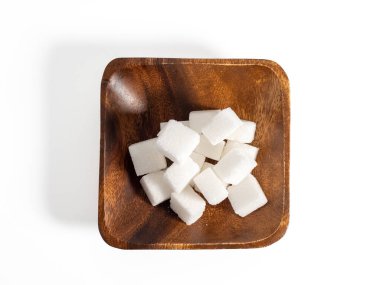 Beyaz arka planda şeker. Abur cubur konsepti. Yakın plan..