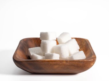 Beyaz arka planda şeker. Abur cubur konsepti. Yakın plan..