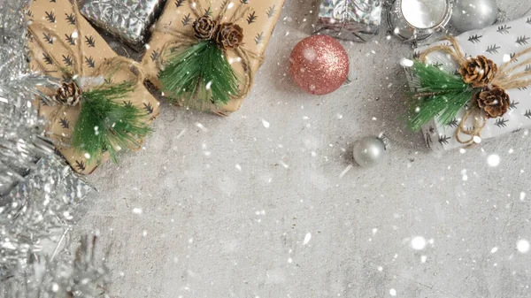 Noel dekorunun arka planında marşmelovlu kahve, Noel konsepti — Stok fotoğraf