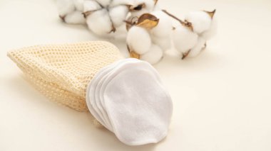 yeniden kullanılabilir pamuk makyaj çıkarıcı diskler ve doğayla ilgilenme