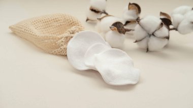 yeniden kullanılabilir pamuk makyaj çıkarıcı diskler ve doğayla ilgilenme