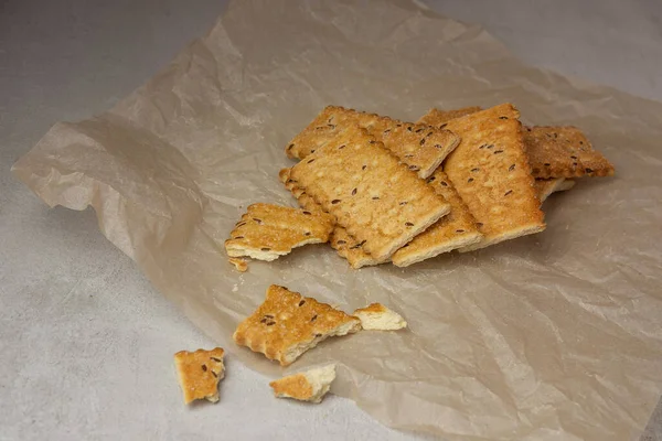 Izgarada çekirdekli krakerler