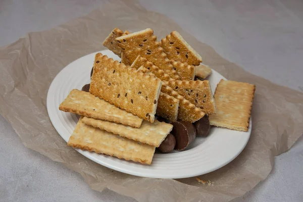 Izgarada çekirdekli krakerler