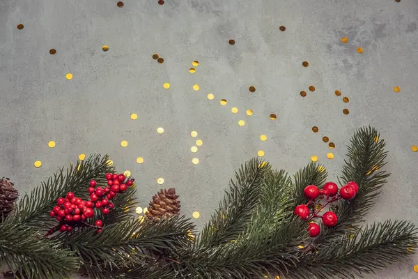 Christmas concrete background with fir twigs and sequins , the concept of Christmas and Christmas sales — Stock Photo, Image