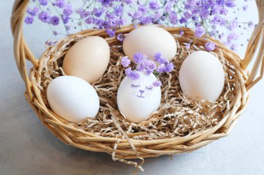 Paskalya kompozisyonu hafif beton arka plan, paskalya konsepti