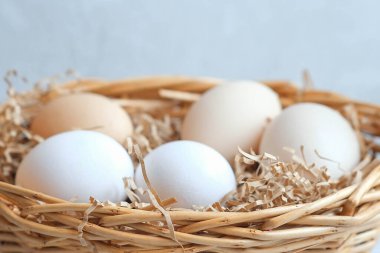 Paskalya kompozisyonu hafif beton arka plan, paskalya konsepti