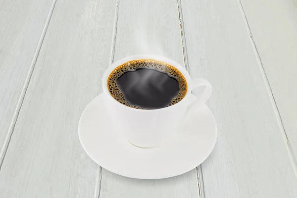 Beyaz Eski Ahşap Masa Üstü Arka Planında Beyaz Kahve Fincanı — Stok fotoğraf