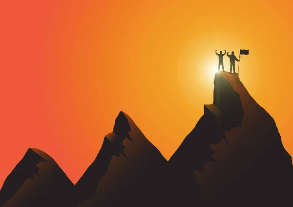 日の出を背景に立ち上がった拳で山の上に立つ2人の男のシルエット 達成と勝利のコンセプトベクトルイラスト — ストックベクタ