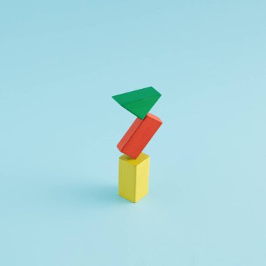 Mavi arkaplanda dikey bileşim içinde Geometrik 3 boyutlu şekiller. Yaratıcı yerçekimi konsepti. Renkli elementler ilham.