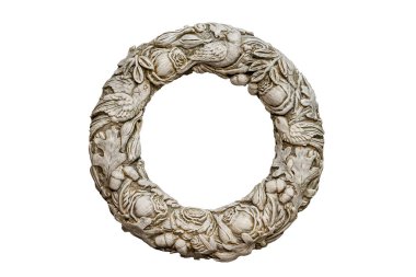 Beyaz arkaplanda el yapımı yuvarlak fotoğraf çerçevesi izole edildi