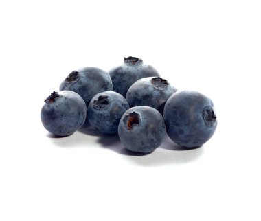 Beyaz arka planda izole edilmiş taze yaban mersini. Yüksek kalite fotoğraf