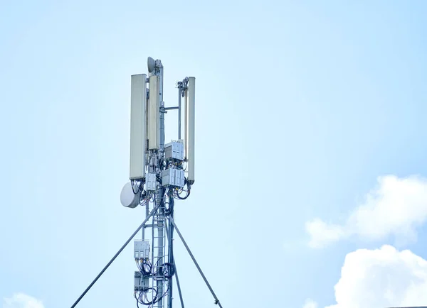 Telecommunication Tower Wireless Communication Antenna Transmitter Blue Sky Internet Cellular — Stock Photo, Image