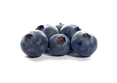 Beyaz arka planda izole edilmiş taze yaban mersini. Yüksek kalite fotoğraf