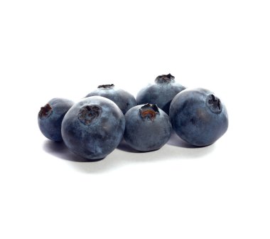 Beyaz arka planda izole edilmiş taze yaban mersini. Yüksek kalite fotoğraf