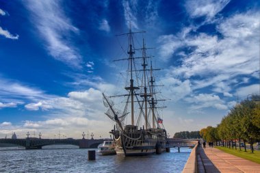 St. Petersburg 'daki Grace fırkateyni manzarası
