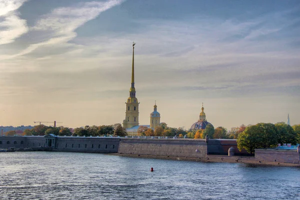 Widok z twierdzy Piotra i Paul w Sankt Petersburgu — Zdjęcie stockowe