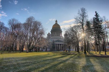St. Isaacs Katedrali 'nin önündeki ilk dondurmalar.