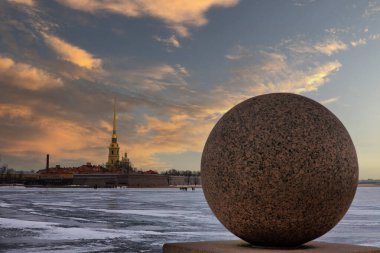 Strelka 'dan Peter ve Paul Katedrali