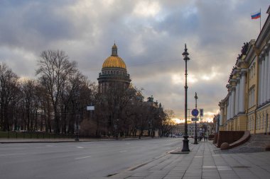 St. Isaacs Katedrali 'nin önündeki ilk dondurmalar.