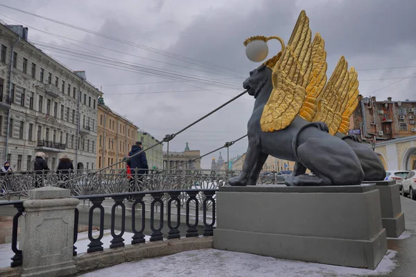 Гриффины на Банковском мосту зимой — стоковое фото